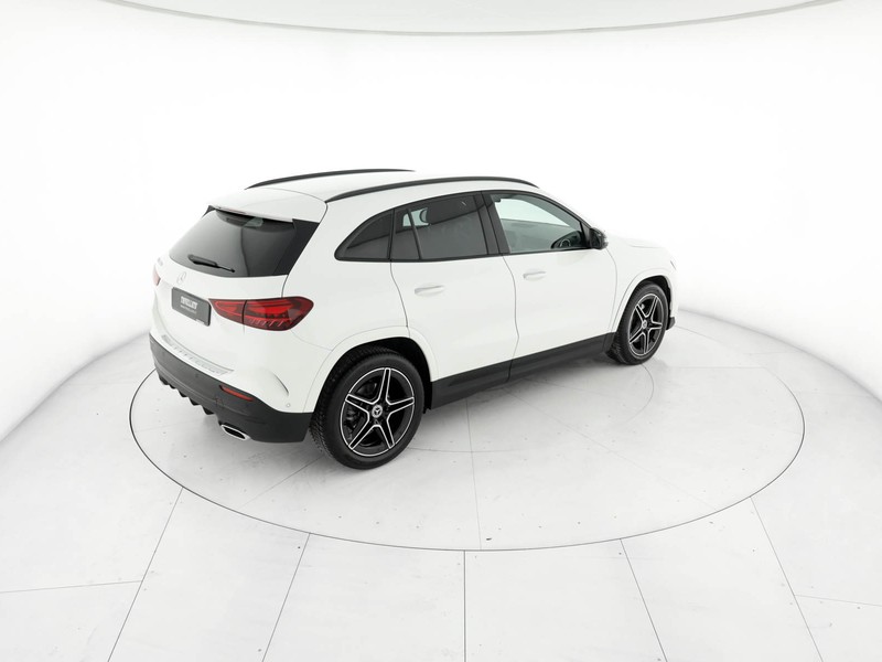 Mercedes GLA 180 d amg line premium auto diesel bianco