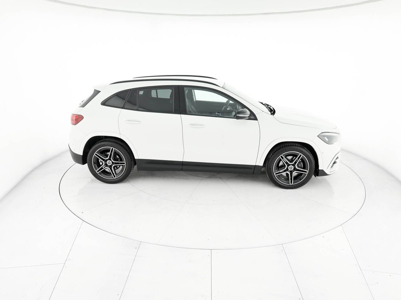 Mercedes GLA 180 d amg line premium auto diesel bianco
