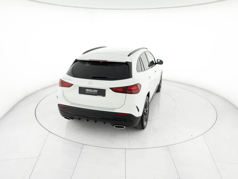 Mercedes GLA 180 d amg line premium auto diesel bianco