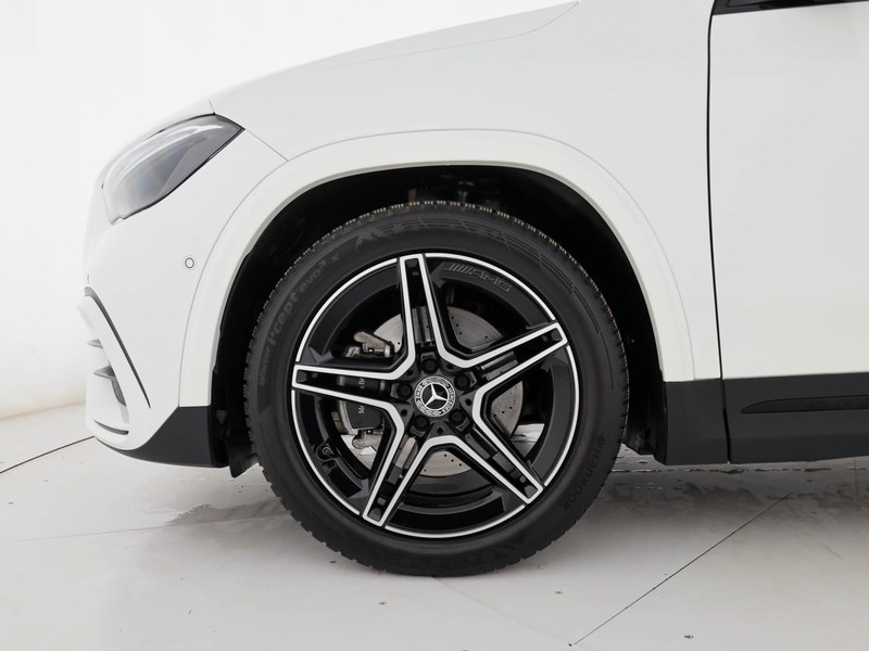 Mercedes GLA 180 d amg line premium auto diesel bianco