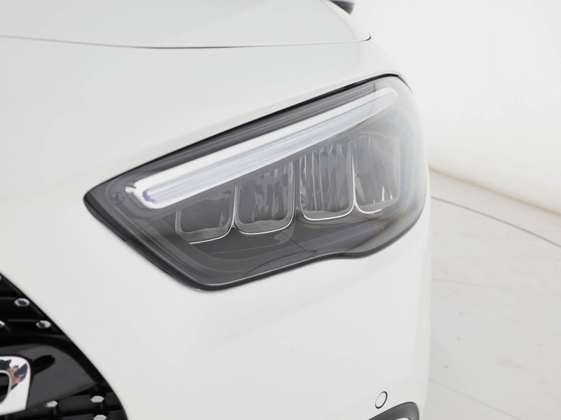 Mercedes GLA 180 d amg line premium auto diesel bianco