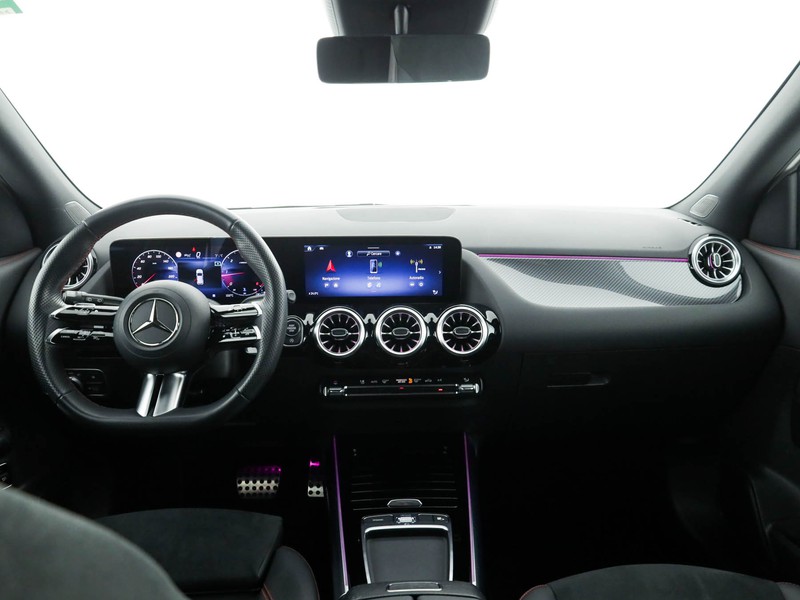 Mercedes GLA 180 d amg line premium auto diesel bianco