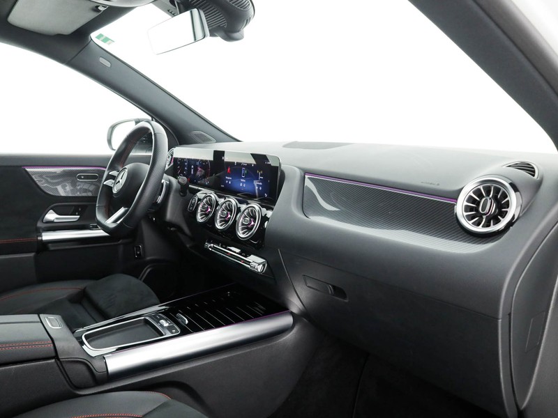 Mercedes GLA 180 d amg line premium auto diesel bianco