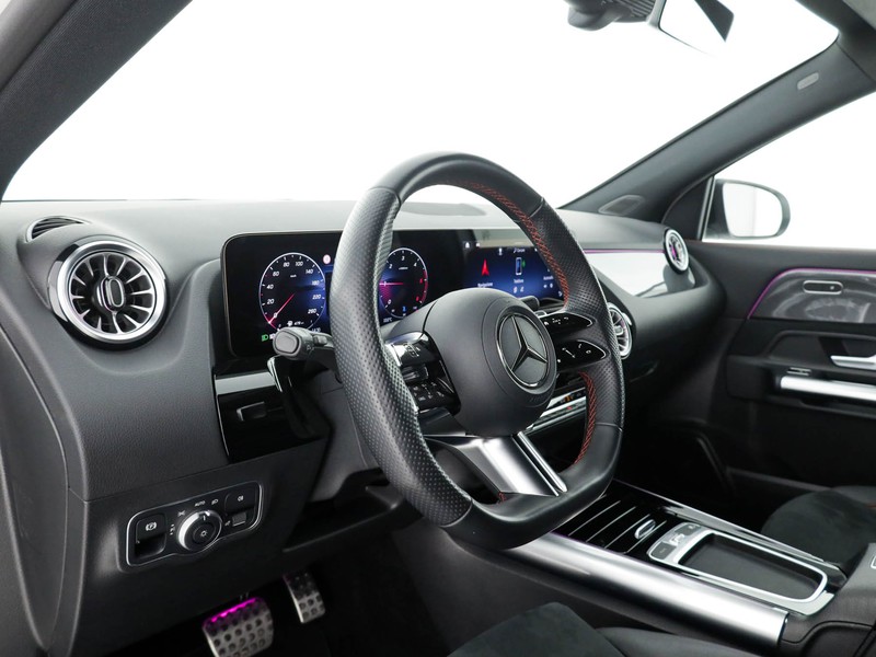 Mercedes GLA 180 d amg line premium auto diesel bianco