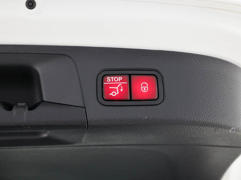 Mercedes GLA 180 d amg line premium auto diesel bianco