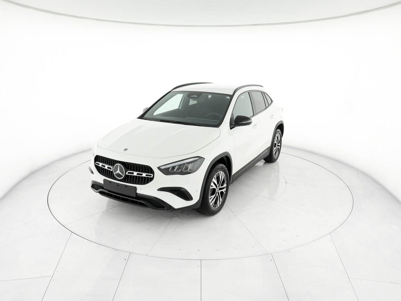 Mercedes GLA 250 e Plug-in hybrid diesel bianco