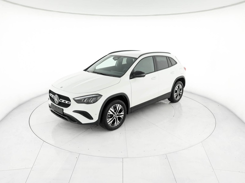 Mercedes GLA 250 e Plug-in hybrid diesel bianco