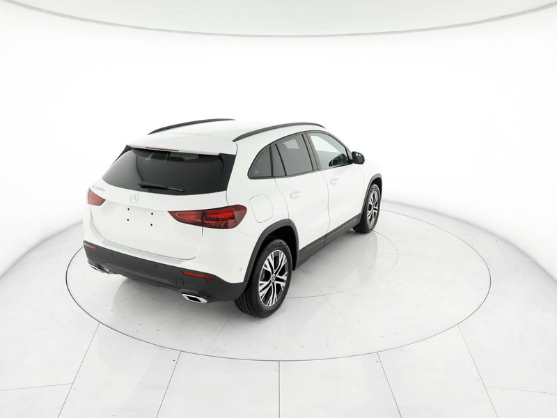 Mercedes GLA 250 e Plug-in hybrid diesel bianco