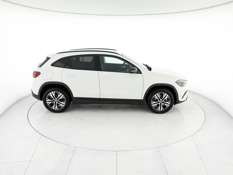 Mercedes GLA 250 e Plug-in hybrid diesel bianco