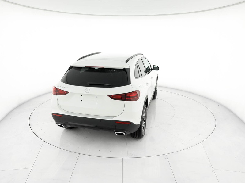 Mercedes GLA 250 e Plug-in hybrid diesel bianco