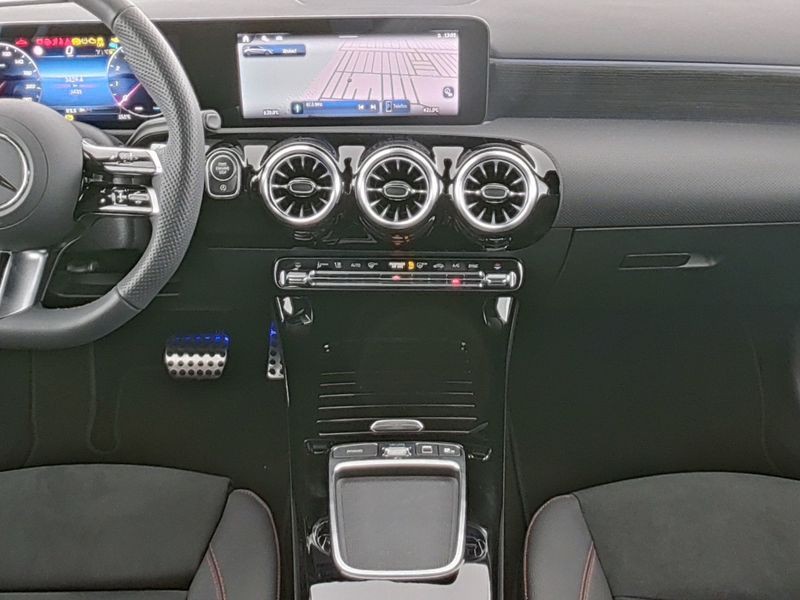 Mercedes Classe A 200 amg line premium auto ibrido bianco