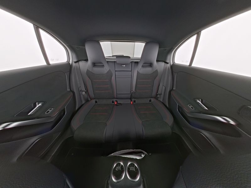 Mercedes Classe A 200 amg line premium auto ibrido bianco