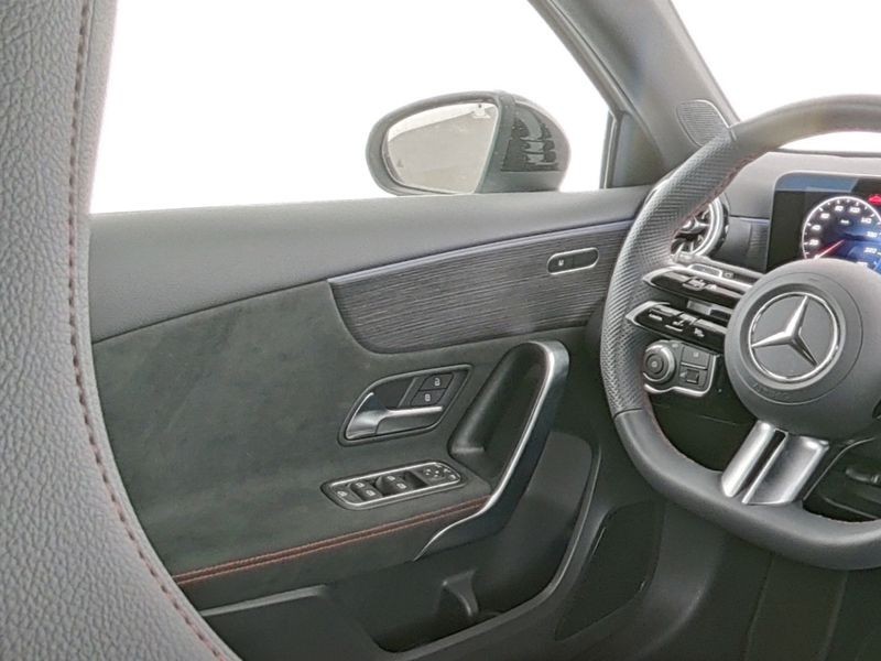 Mercedes Classe A 200 amg line premium auto ibrido bianco