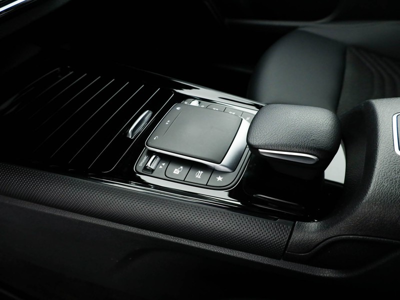 Mercedes GLB 200 d business extra auto diesel bianco