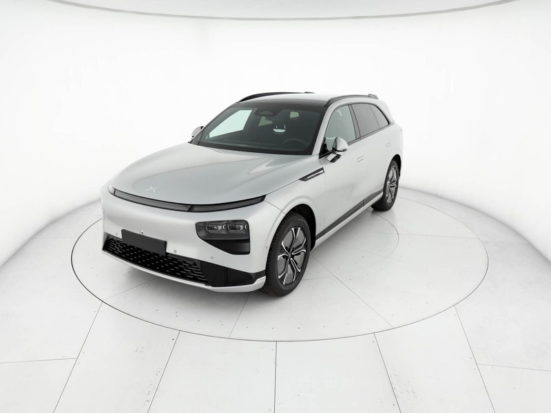 XPENG G9 80,3 kwh standard range rwd elettrica grigio