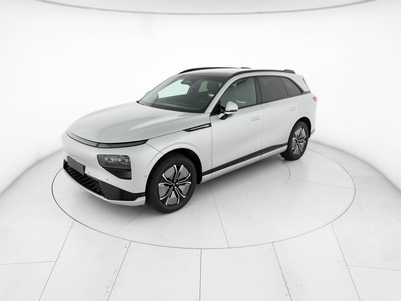 XPENG G9 80,3 kwh standard range rwd elettrica grigio