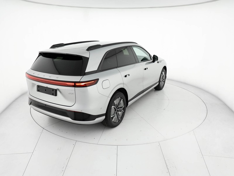 XPENG G9 80,3 kwh standard range rwd elettrica grigio