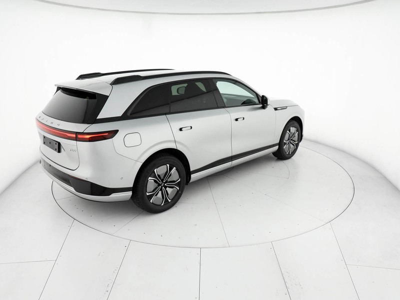 XPENG G9 80,3 kwh standard range rwd elettrica grigio