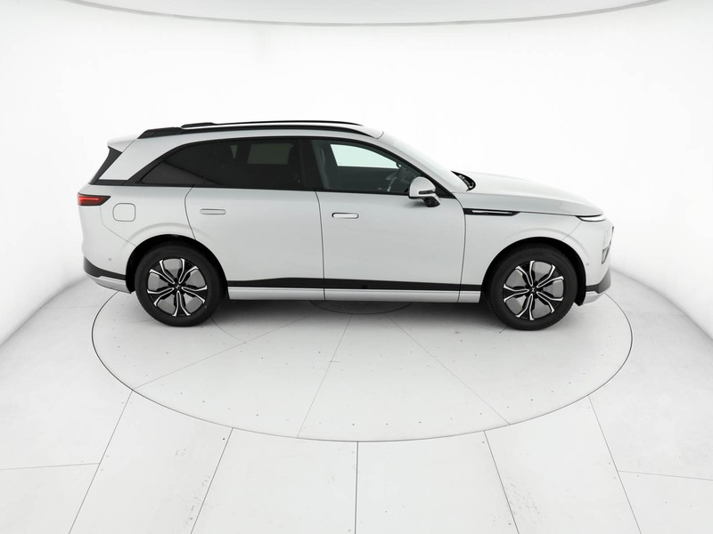 XPENG G9 80,3 kwh standard range rwd elettrica grigio
