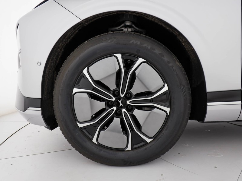 XPENG G9 80,3 kwh standard range rwd elettrica grigio