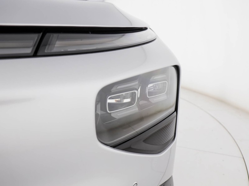 XPENG G9 80,3 kwh standard range rwd elettrica grigio