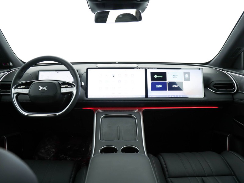 XPENG G9 80,3 kwh standard range rwd elettrica grigio