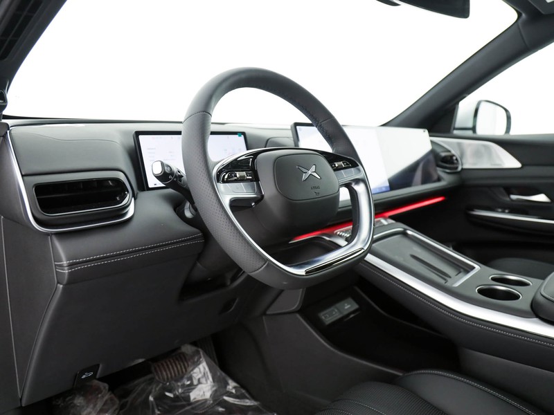 XPENG G9 80,3 kwh standard range rwd elettrica grigio