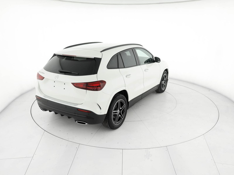 Mercedes GLA 200 d amg line extra auto diesel bianco