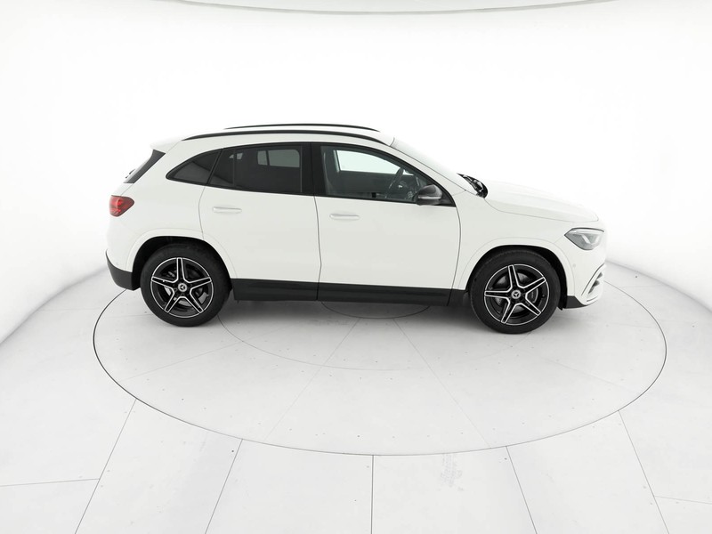Mercedes GLA 200 d amg line extra auto diesel bianco