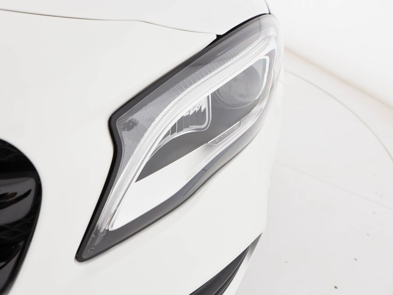 Mercedes GLA 200 d night edition auto