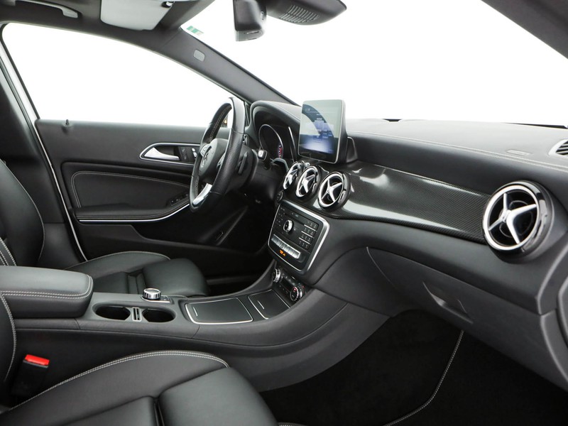 Mercedes GLA 200 d night edition auto