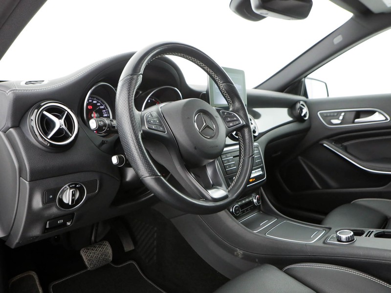 Mercedes GLA 200 d night edition auto