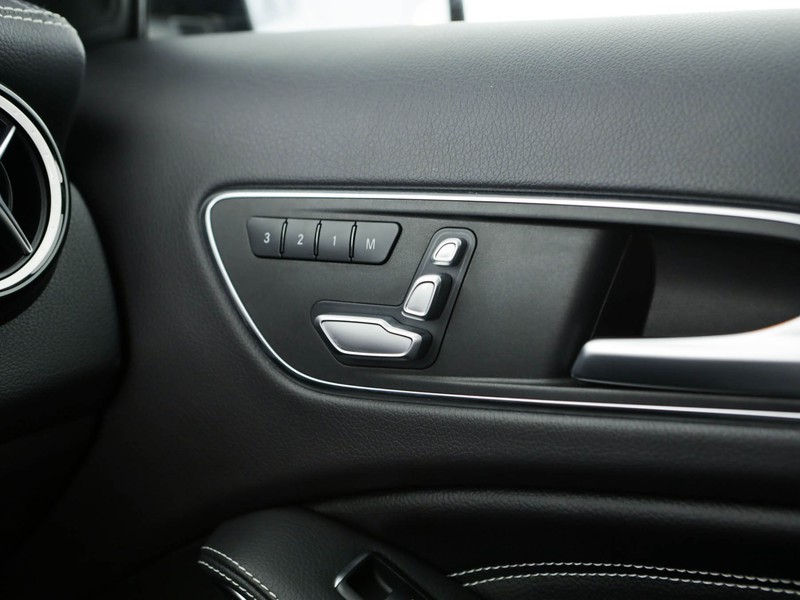 Mercedes GLA 200 d night edition auto