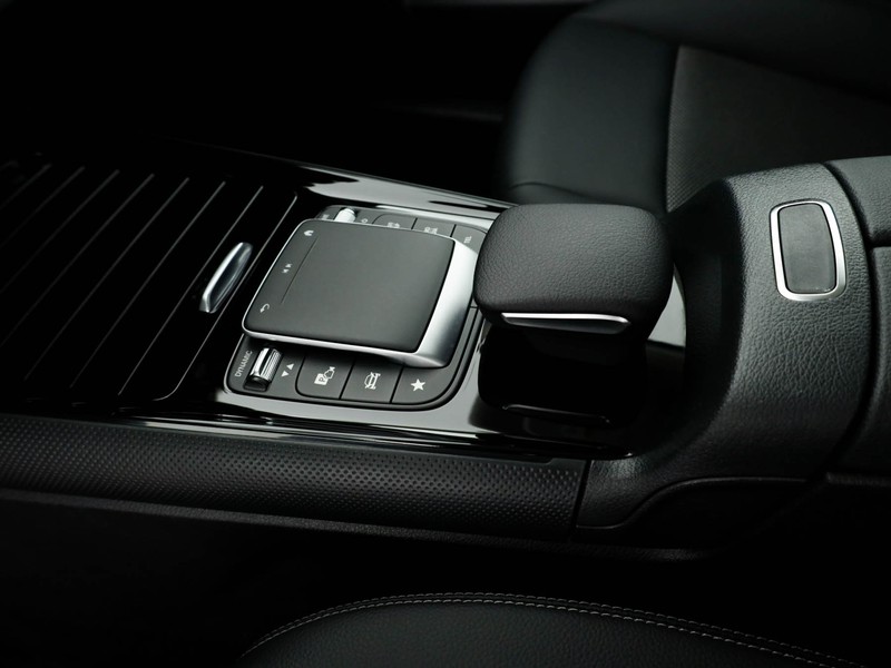 Mercedes GLA 180 d business auto diesel bianco