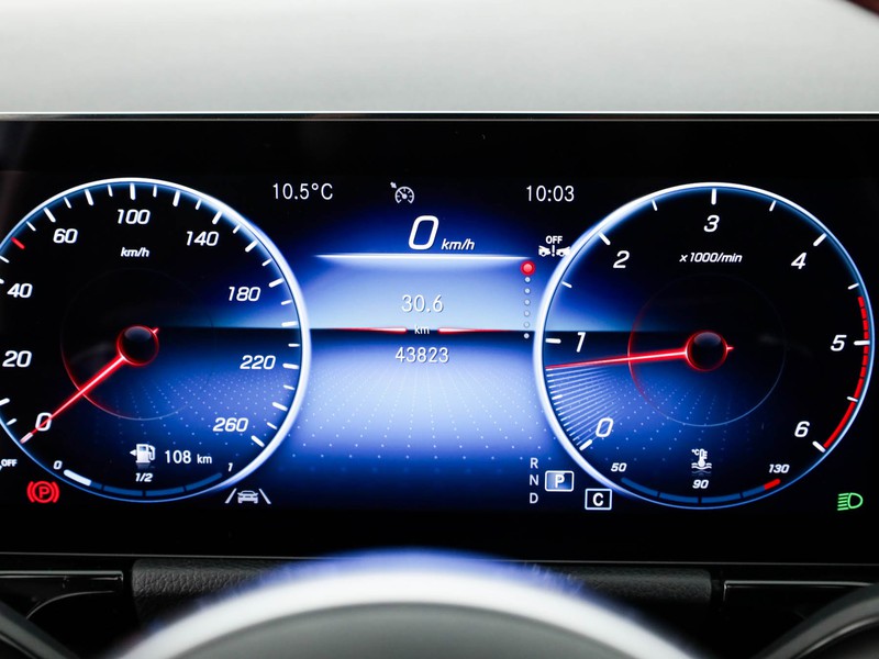 Mercedes GLA 200 d premium auto diesel bianco