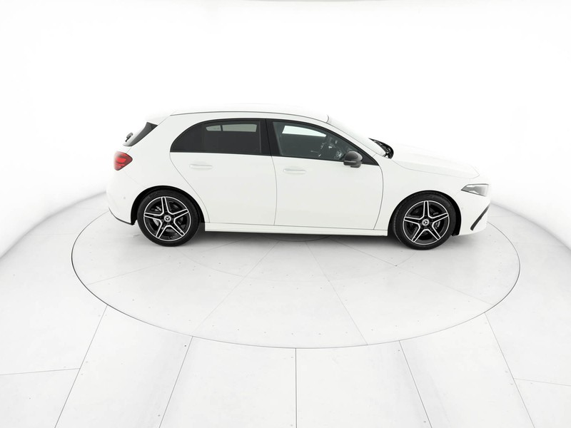 Mercedes Classe A 200 amg line premium auto ibrido bianco