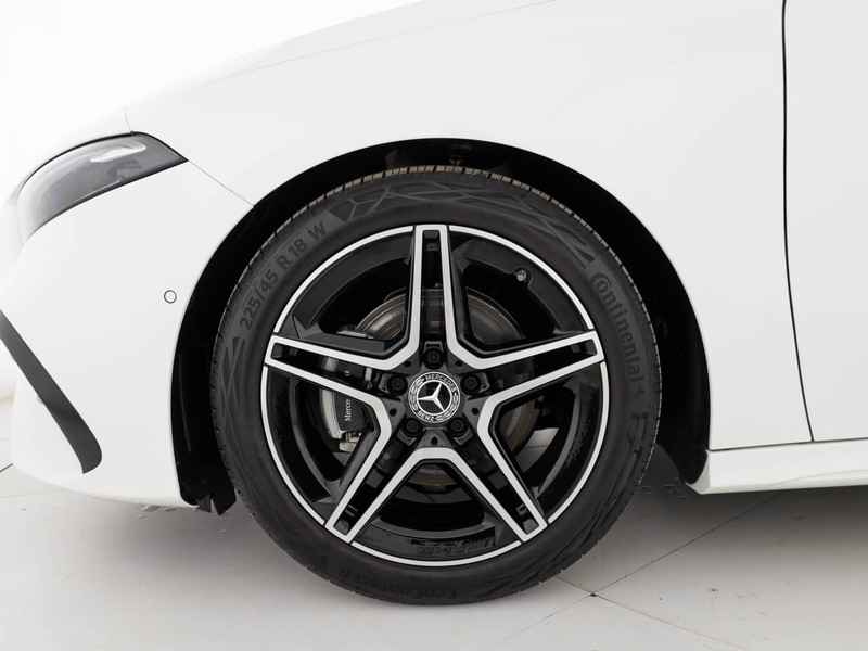 Mercedes Classe A 200 amg line premium auto ibrido bianco