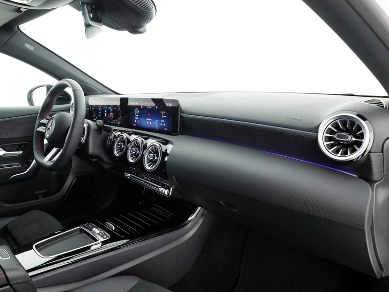 Mercedes Classe A 200 amg line premium auto ibrido bianco