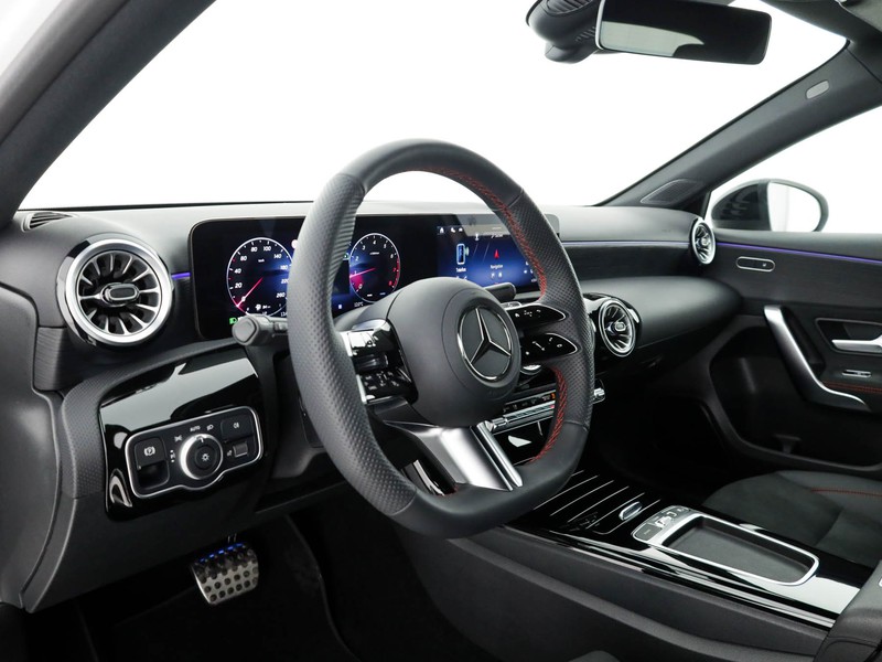 Mercedes Classe A 200 amg line premium auto ibrido bianco