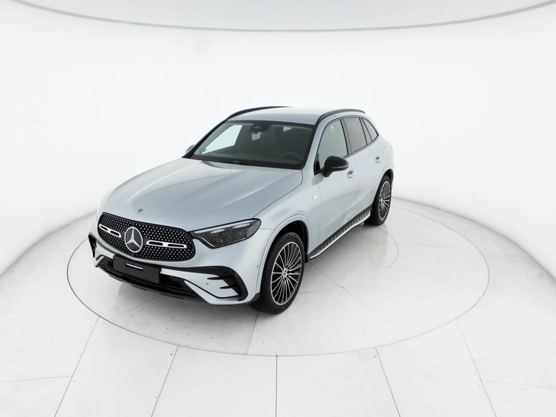 Mercedes GLC 300 de 4MATIC con tecnologia ibrida EQ  argento