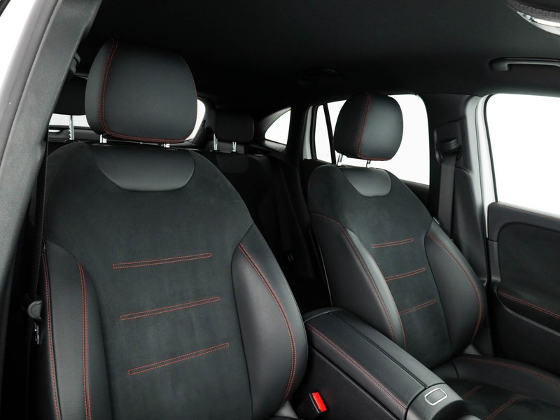 Mercedes GLA 180 d premium auto diesel bianco