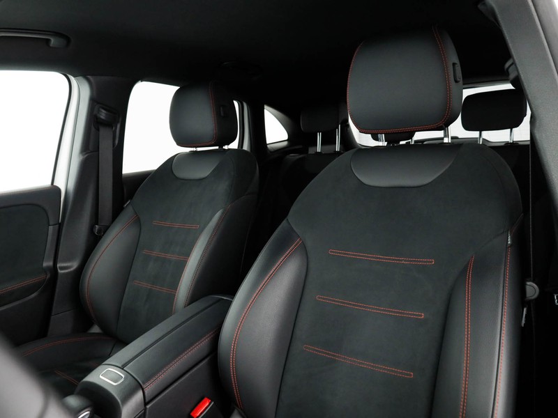 Mercedes GLA 180 d premium auto diesel bianco