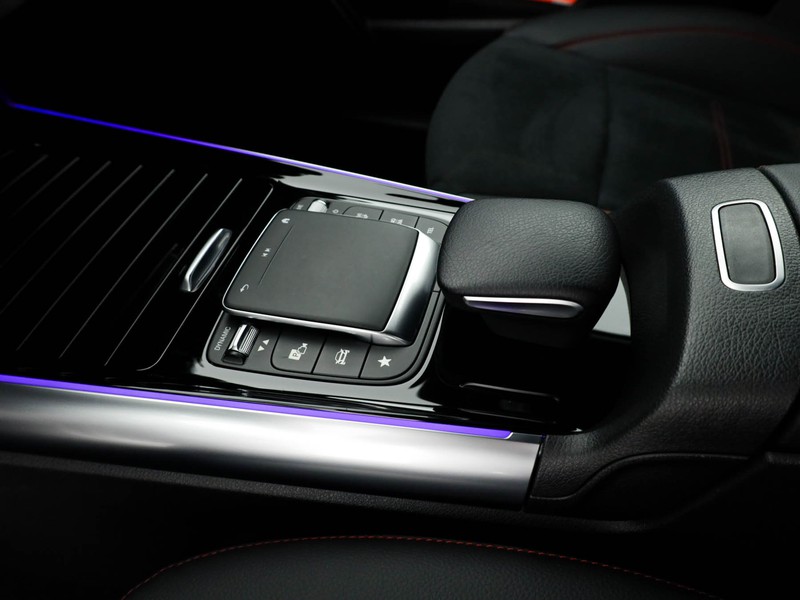 Mercedes GLA 180 d premium auto diesel bianco