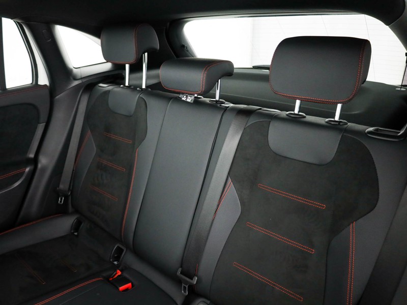 Mercedes GLA 180 d amg line advanced plus auto diesel bianco