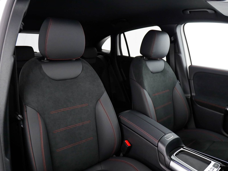 Mercedes GLA 200 d amg line extra auto diesel bianco