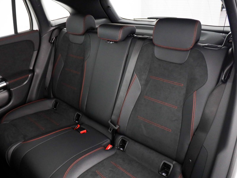 Mercedes GLA 200 d amg line extra auto diesel bianco