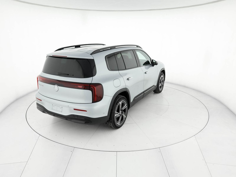 Mercedes GLB 250+ con tecnologia EQ  argento