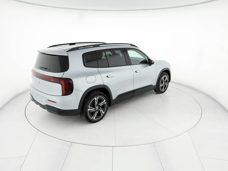 Mercedes GLB 250+ con tecnologia EQ  argento