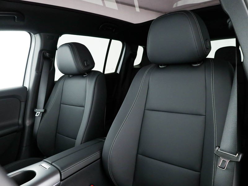 Mercedes GLB 250+ con tecnologia EQ  argento