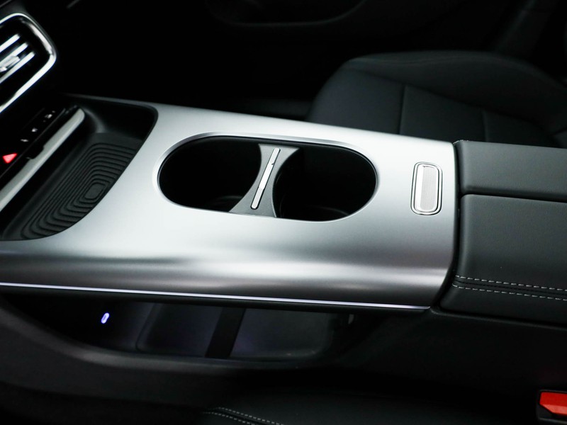 Mercedes GLB 250+ con tecnologia EQ  argento